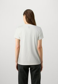 Guess PICTURED STRAS - Triko s potiskem - cream white multi