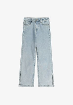 Jasnoniebieskie jeansy o prostych nogawkach z przednimi kieszeniami, szlufkami na pasek, zapięciem na guzik i zamek oraz napami na dole nogawek.