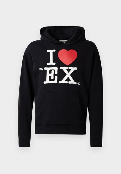 Felpa nera con cappuccio e tasca frontale, con bold testo bianco che recita "I ♥ my EX" e un design di cuore rosso. Tessuto morbido e vestibilità comoda.