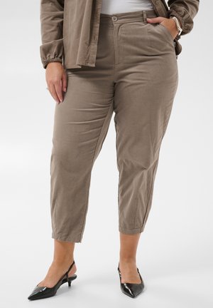 Kaffe Curve, KCFANYA BARREL  PANTS - Chino - desert taupe