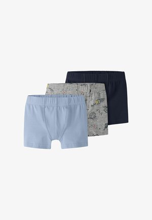 Tri páry chlapčenských boxerkových šortiek: svetlomodré, sivé s vesmírnym motívom a námornícka modrá. Vyrobené z mäkkej bavlny s elastickými pásmi v páse.