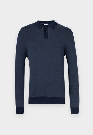 Marineblaues Langarm-Poloshirt mit strukturierter Strickoptik, dreiknöpfiger Knopfleiste und kontrastierenden dunkelblauen gerippten Bündchen und Saum.