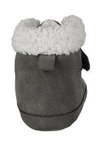 Graue Wildlederstiefel mit einem weißen, plüschigen Kunstfellkragen und schwarzen Akzenten. Weicher Stoff und runde Form mit einer Schlaufe an der Rückseite für einfaches Anziehen.