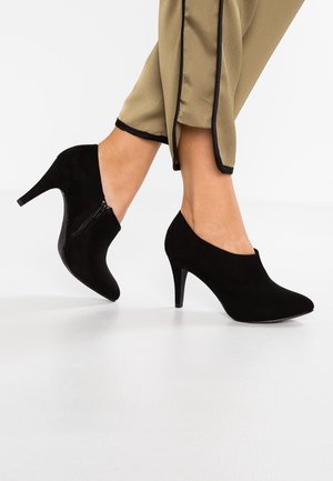 Kotníková obuv - black