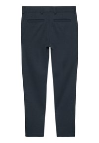 Marineblauwe broek van een gestructureerde stof, slim fit design en twee achterzakken. De tailleband is voorzien van ceintuurlussen voor een verstelbare pasvorm.