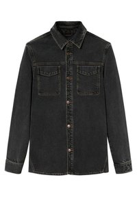 Chaqueta de mezclilla negra con cuello, cierre de botones en la parte delantera, dos bolsillos en el pecho y detalles de costura visibles. Presenta mangas largas y un ajuste relajado.