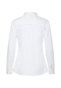 Chemise blanche cintrée à manches longues vue de dos avec un col et des poignets boutonnés sur un fond blanc uni.
