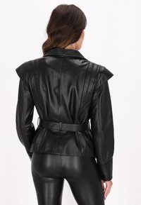 faina Blazer - black
