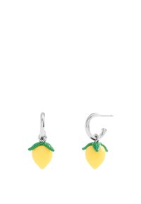 Boucles d'oreilles en argent avec des charms en forme de citron jaunes ; chaque citron présente des feuilles vertes, une surface texturée et des accents en métal poli.