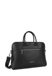 Borsa a tracolla in pelle nera con texture a ciottoli, doppi manici, tracolla removibile e tasca con zip anteriore. Presenta il logo del marchio sul fronte.