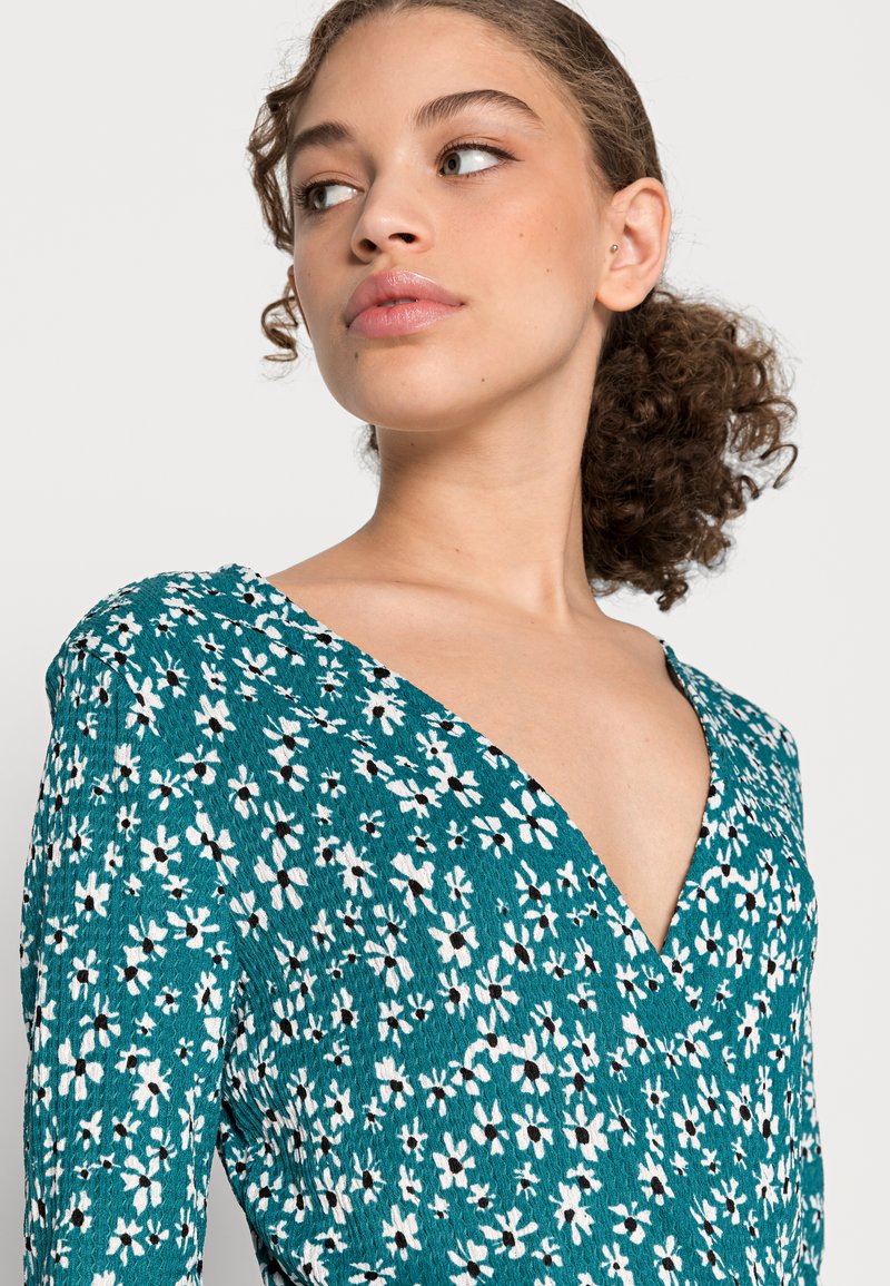 Damen Freizeitkleider | Pieces PCFRISA DRESS Jerseykleid blue surf/white/blau - FS81937 Damen Freizeitkleider | Pieces PCFRISA DRESS Jerseykleid blue surf/white/blau - FS81937
