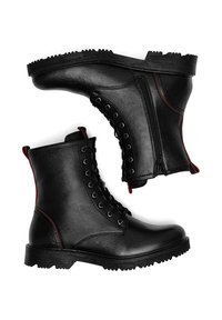 Czarne skórzane botki na kostkę z przodem na sznurowadła, czerwonymi akcentami i bocznym zamkiem. Teksturowane wykończenie i wytrzymała gumowa podeszwa zapewniająca przyczepność.