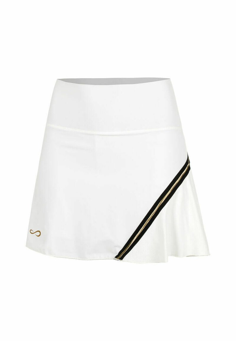 Witte sportrok met een hoge tailleband, diagonale zwarte en gouden streep, en een klein goudkleurig logo vlak bij de zoom.