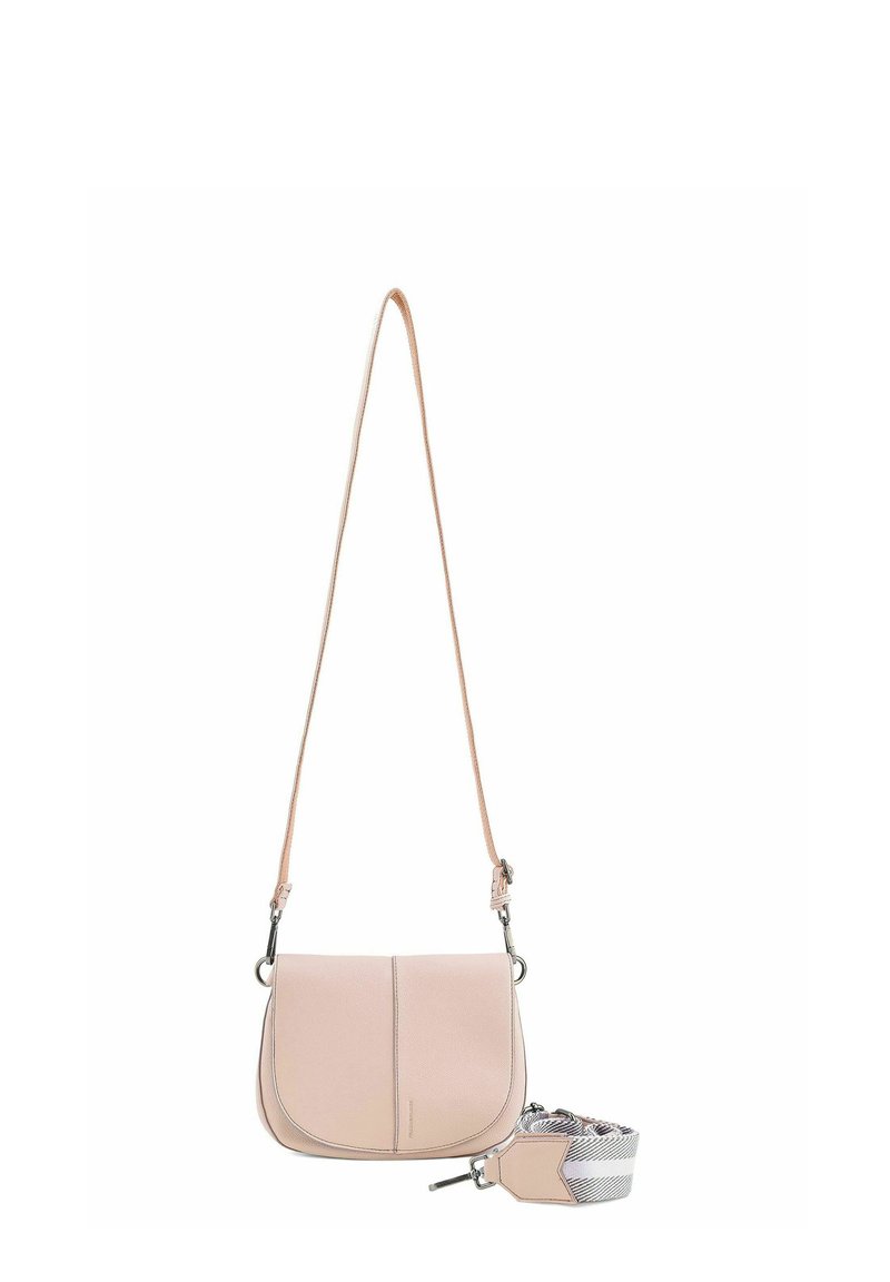 Borsa a tracolla in pelle rosa con forma arrotondata, dettagli in cucitura a contrasto e una tracolla staccabile con un motivo geometrico argentato.