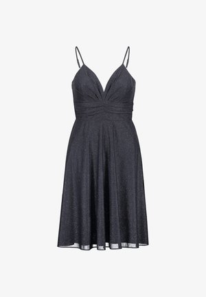 Zwarte, sprankelende jurk met dunne bandjes, een diep decolleté en een nauwsluitend lijfje dat uitloopt in een vloeiende rok. Overal een gladde textuur.