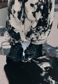 XT WHISPER UNISEX - Sporta apavi - black/asphalt