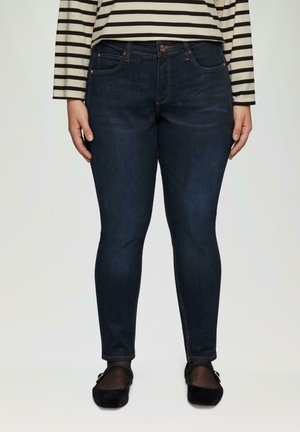 - Jeansy Slim Fit