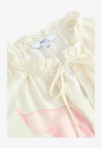 Valitud, cream placement print