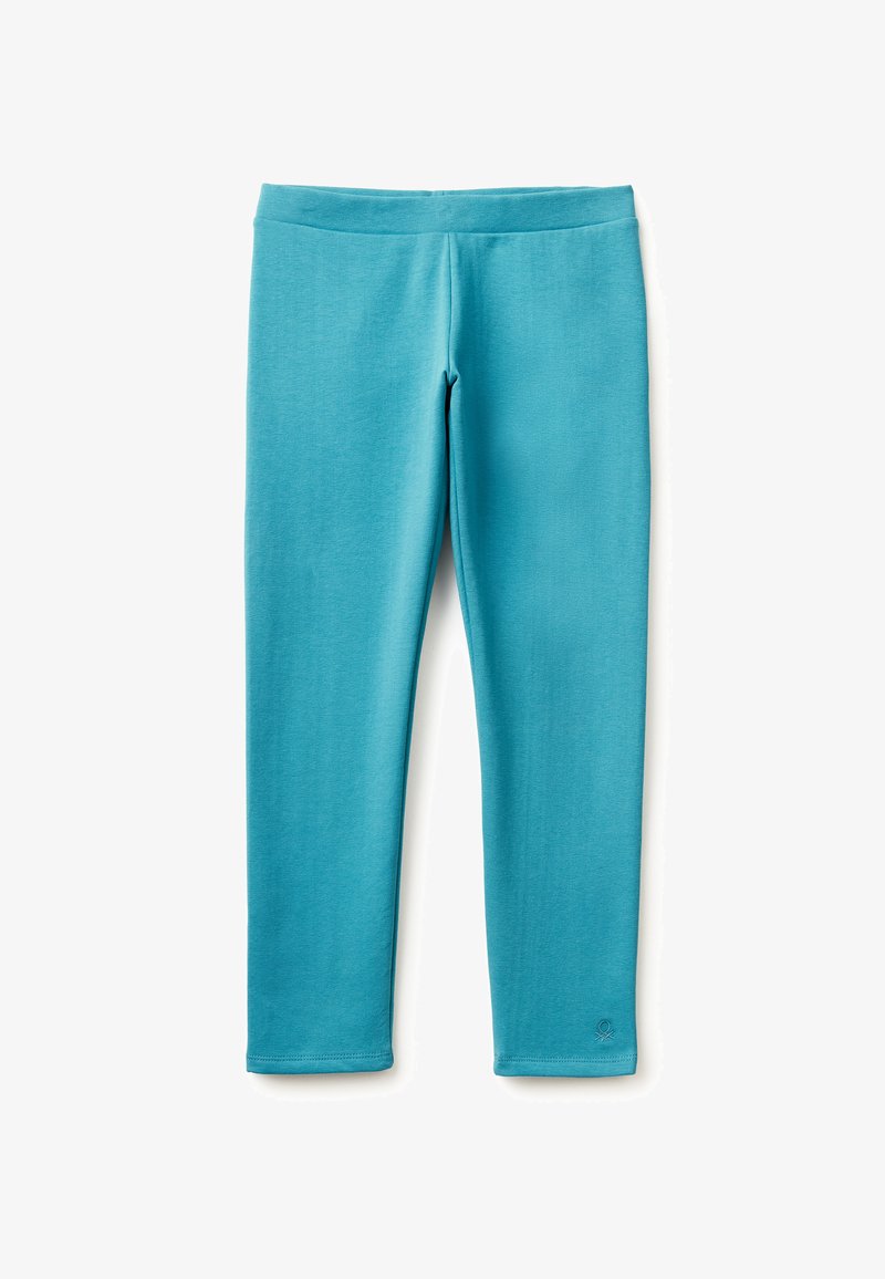 Tyrkysové legíny vyrobené z elastického materiálu, s hladkou texturou, širokým pasem a přiléhavým střihem bez vzorů nebo akcentů.