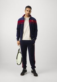 Sergio Tacchini DAMARIND - Tepláky - maritime blue/merlot