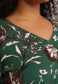 WE Fashion CURVE - Hosszú ujjú felső - green
