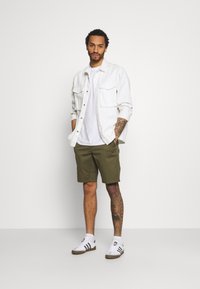 Only & Sons ONSCAM  - Pantaloni scurți - olive night