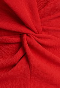 Unausgewählt, red
