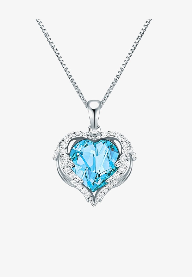 Silberne Halskette mit einem herzförmigen, hellblauen Kristall, der von kleinen klaren Steinen umgeben ist, und einem eleganten Kettendesign.