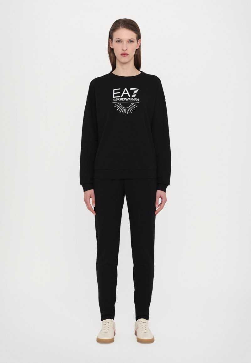 EA7 Emporio Armani TRACKSUIT SET Sweatshirt black Zalando