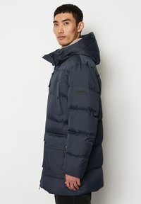 Marc O'Polo REGULAR AUS HOCHWERTIGER -PERFORMANCE - Piumino lungo - dark navy