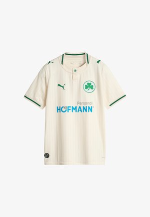 Hvid fodboldtrøje med grønne detaljer, en kløverlogo på brystet, Puma-logoer på skuldrene og foran samt sponsortekst "Personal HOFMANN".