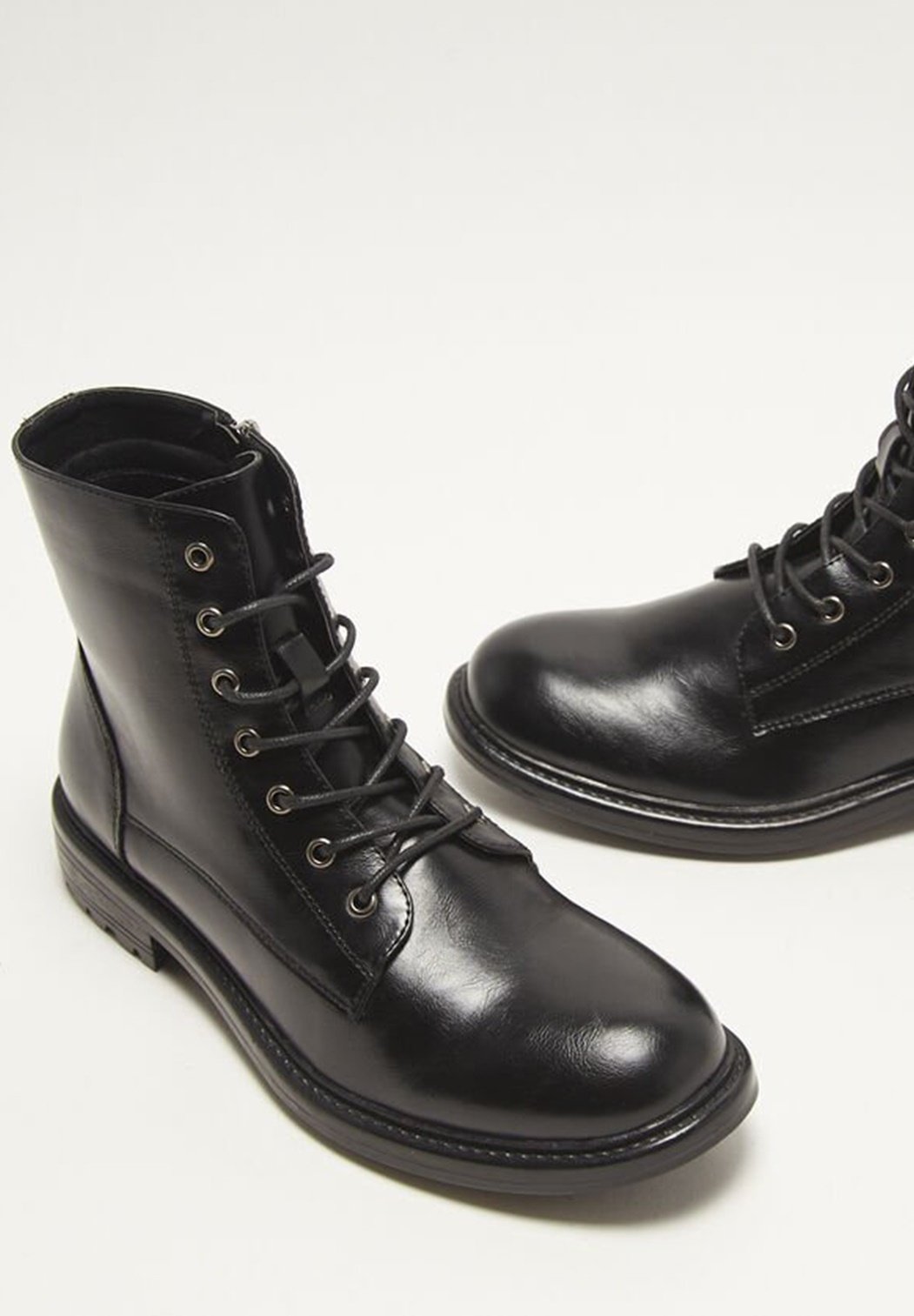 bata stivaletti stringati