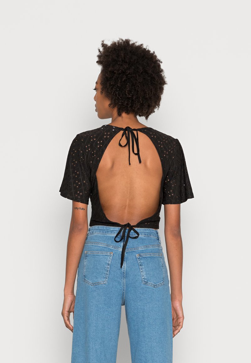 VILA - VIKAWA CROPPED  - Nyomott mintás póló - black, Nagyítás