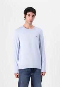 Tommy Hilfiger ESSENTIAL CREW NECK - Jumper - breezy blue