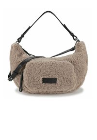 Borsa a tracolla marrone in finta pelliccia effetto shearling con tracolla in pelle nera e chiusura con cerniera. Presenta una tasca rettangolare e un corpo morbido e testurizzato.