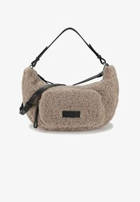 Selezionato, dusty earth