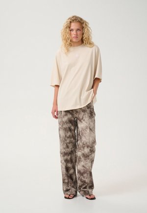 TEE - Basic T-shirt - ancient scroll