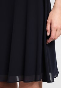 s.Oliver BLACK LABEL Koktejlové šaty / šaty na párty - dark blue