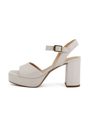 Sandali platform in pelle bianca con punta aperta, cinturino alla caviglia e tacco a blocco quadrato. Presentano un dettaglio in metallo dorato sul cinturino.