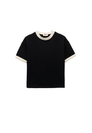 - T-shirt basic