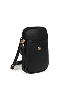 Borsa a tracolla in pelle nera con texture liscia, chiusura con zip, tasca frontale e dettagli in metallo dorato. Include una tracolla regolabile.