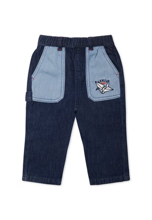Pantalons en denim noir avec des poches en denim bleu clair, ornés de coutures rouges et d'un logo "Kenzo" avec un design origami sur la poche gauche.