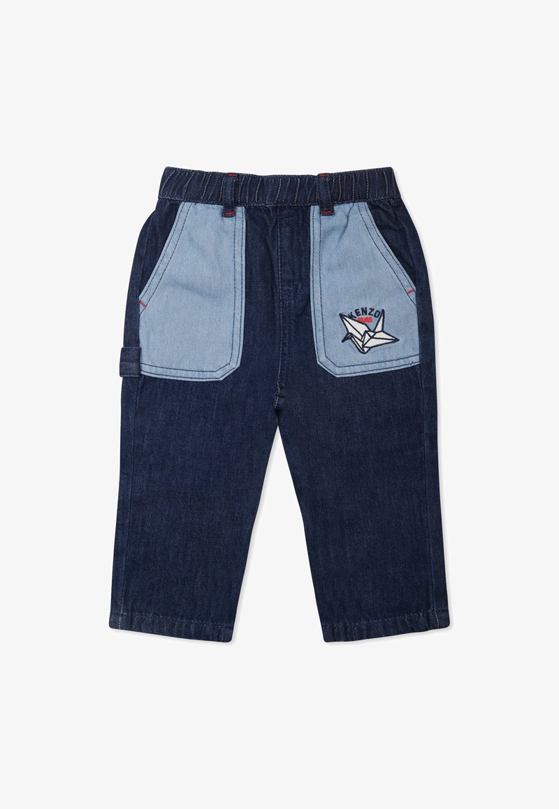 Pantalons en denim noir avec des poches en denim bleu clair, ornés de coutures rouges et d'un logo "Kenzo" avec un design origami sur la poche gauche.