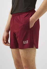 EA7 Emporio Armani Kurze Sporthose - syrah