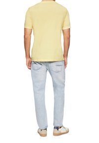 s.Oliver MIT CREW NECK UND LOGO - T-shirt basic - hellgelb