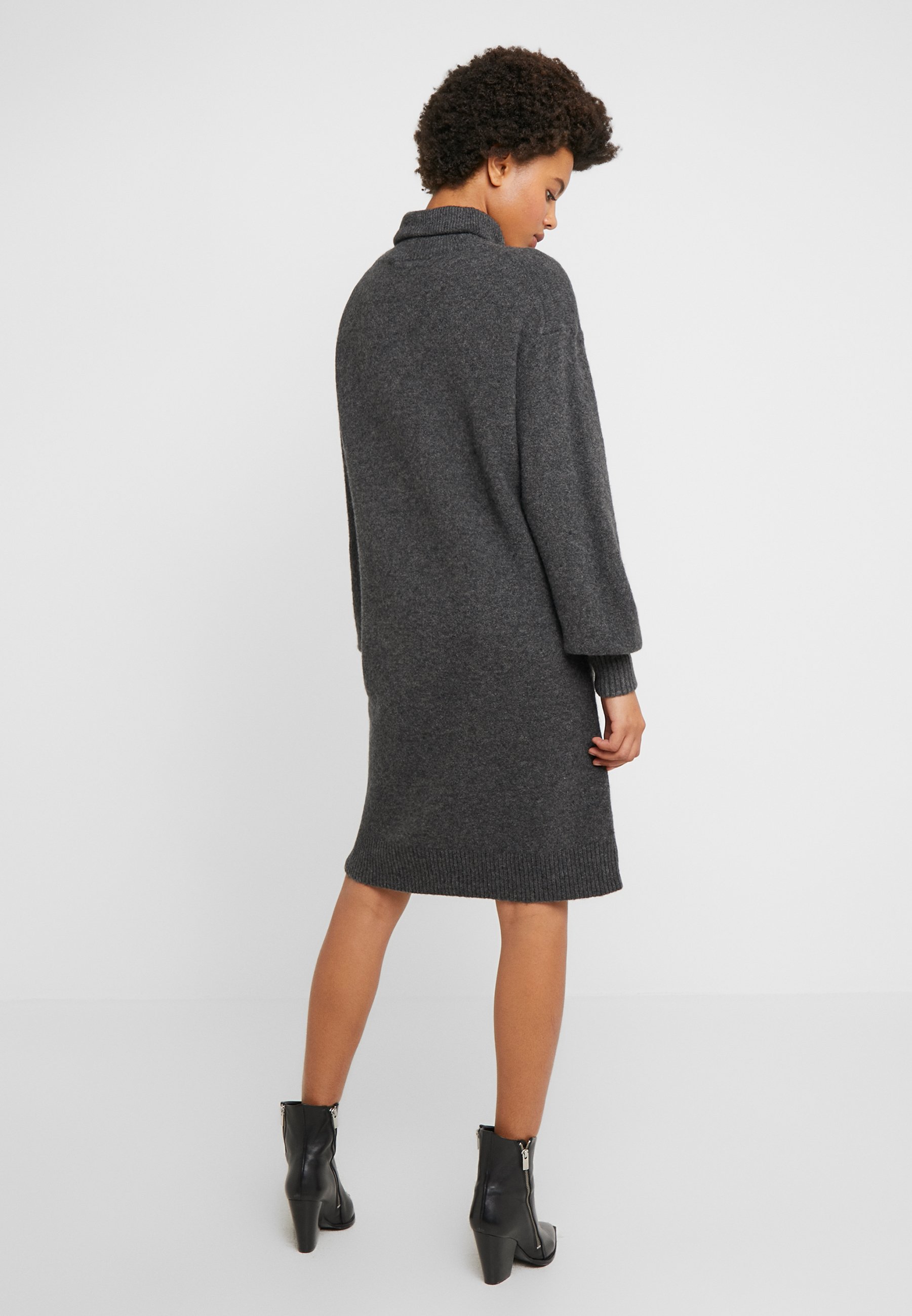 J.CREW SUPERSOFT TURTLENECK DRESS Strikket kjole J.CREW SUPERSOFT TURTLENECK DRESS - Strikket kjole - black