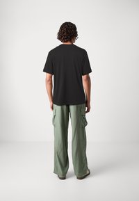 Only & Sons ONSMUNGO CHEST TEE UNISEX - T-shirt med print - black