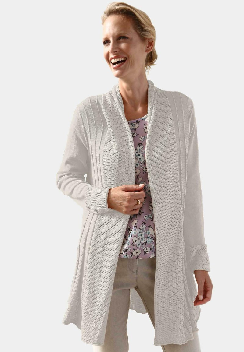 Damen Strickjacken | GOLDNER Strickjacke perlweiß/weiß - PX63723 Damen Strickjacken | GOLDNER Strickjacke perlweiß/weiß - PX63723