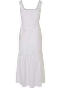 Robe midi blanche sans manches avec encolure carrée, corsage ajusté, taille froncée et jupe à volants sur un fond uni.