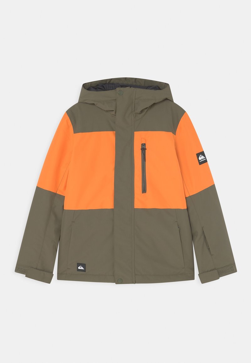 Groene en oranje capuchonjack met een ritszak op de borst, lange mouwen en een logo-patch op de linker mouw. Gladde stofstructuur.